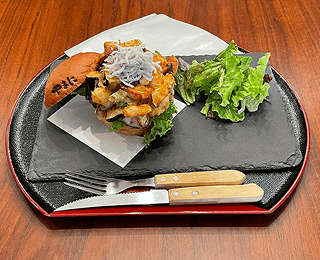 お食事処やまに